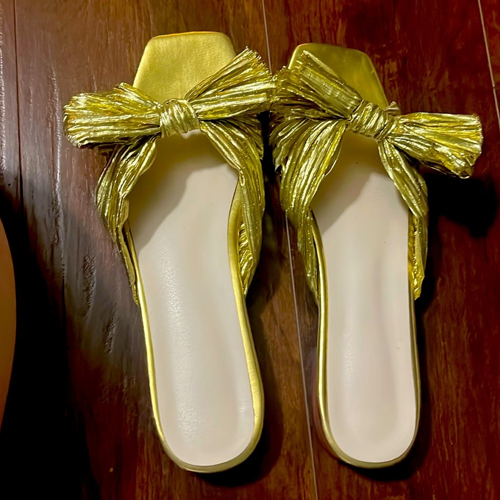 Slide gold metallic sandal